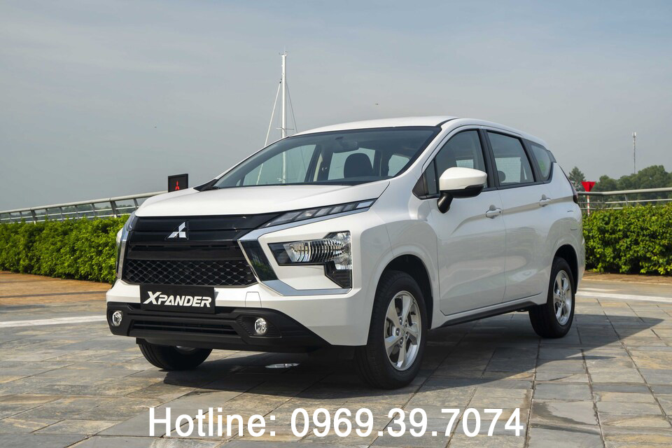 Có thể là hình ảnh về 4 người và ngoài trời